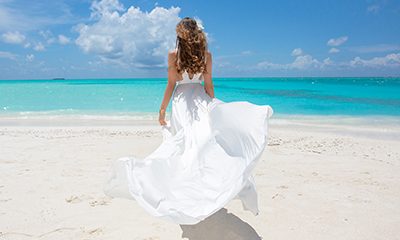 How to Choose the Perfect Beach Wedding Dress