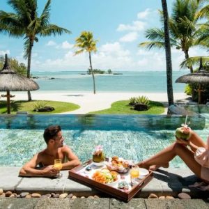 Beach Wedding Abroad Shangri La Le Touessrok Mauritius Wedding Breakfast In Pool