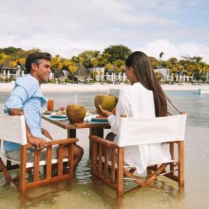 Beach Wedding Abroad Shangri La Le Touessrok Mauritius Wedding Couple Breakfast On Beach