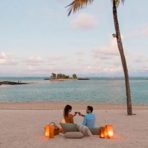 Beach Wedding Abroad Shangri La Le Touessrok Mauritius Wedding Couple On Beach